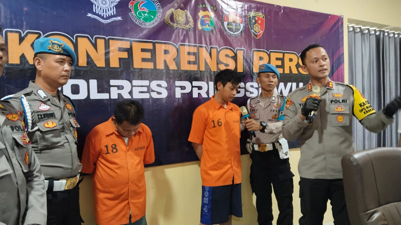 Modus Jadi Wartawan dan Anggota LSM Abidin dan Doni Terjaring OTT Pemerasan, Polres Pringsewu Banjir Karangan Bunga