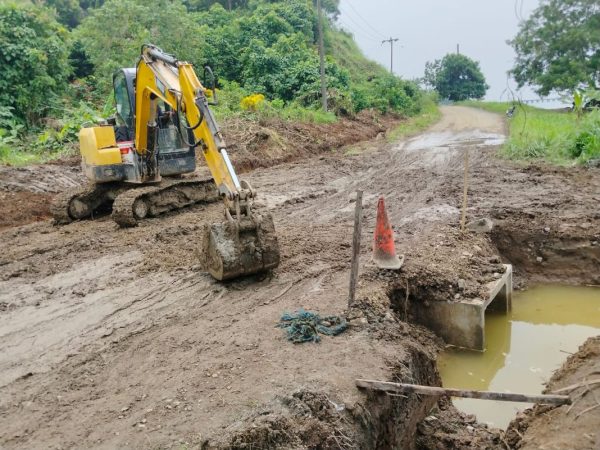 Proyek Drainase Jalan Lintas Provinsi Kota Agung-Limau Memprihatinkan?