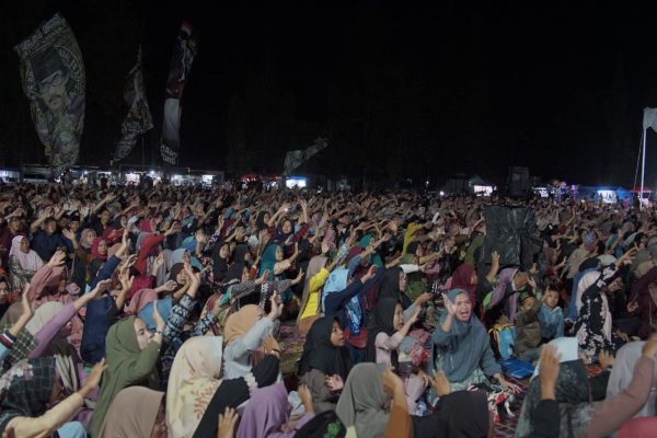 Ribuan Warga Lampung Tengah Bersalawat Bareng Mirza-Jihan