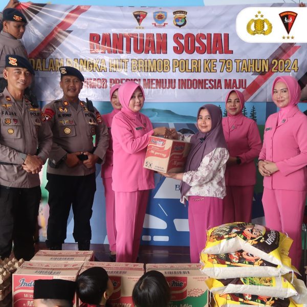 Brimob Polda Lampung Gelar Bantuan Sosial Sambut HUT Ke-79, Berbagi di Empat Titik di Bandar Lampung