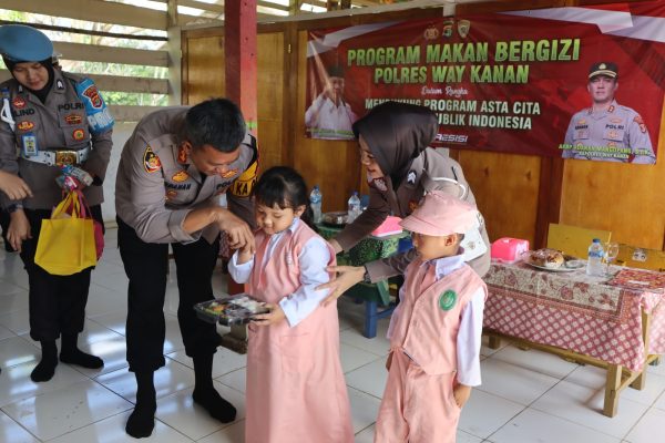 Dukung Program Kerja Asta Cita Presiden RI, Polres Way Kanan Gelar Makan Bergizi Untuk Anak TK