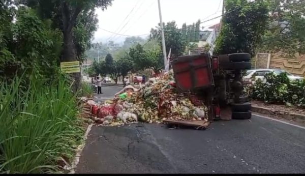 Truk DLH Bandar Lampung Terguling karena Pecah Ban, GPN: Cerminan Buruk Pengelolaan Sampah