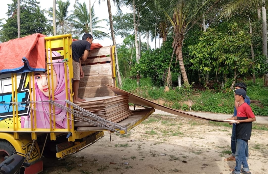 Oknum Sekretariatan KPU Lampung Selatan Paksa PPS Beli Triplek TPS Rp160 Ribu, Korlap Ketua PPK?