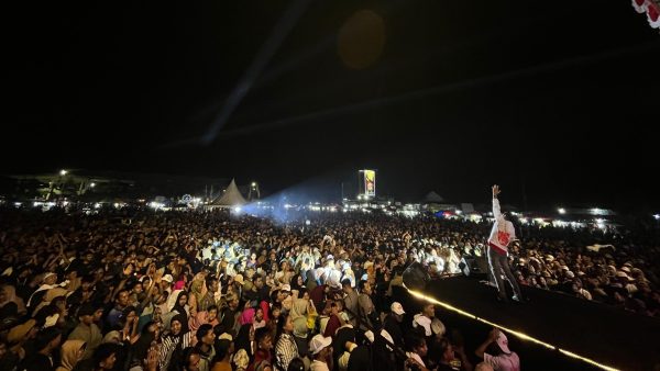 Andika Hipnotis Ribuan Warga di Pesta Rakyat Ardjuno Tubaba