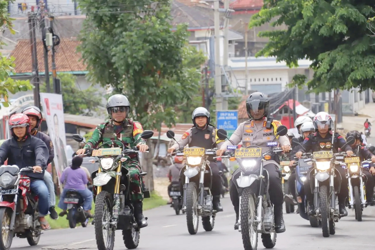 Kapolresta Dan Dandim Bandar Lampung Patroli Pengamanan TPS Naik Motor