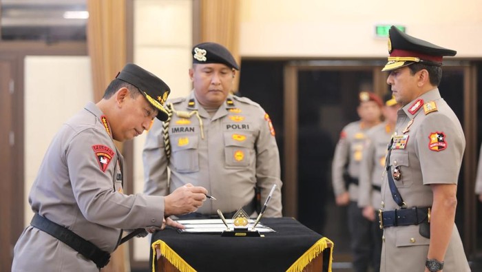 Kapolri Lantik Komjen Pol Ahmad Dofiri Sebagai Wakapolri, Ini Daftar Pejabat Yang Mutasi