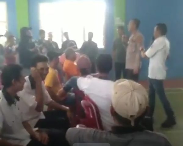 Maling Dibebaskan Massa Protes Polsek Jabung Warga Marah Dan Berkumpul di Balai Desa?