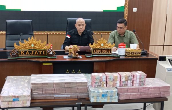 Belum Ada Tersangka, Kejati Tunjukan Rp61 Miliar Uang Korupsi PI Dari Diretur PT LJU dan PT LEB