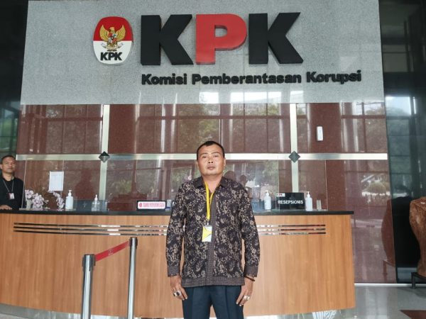 Viral Vidio Mirip Bupati Lampung Timur Pamer Dolar Dilaporkan ke KPK