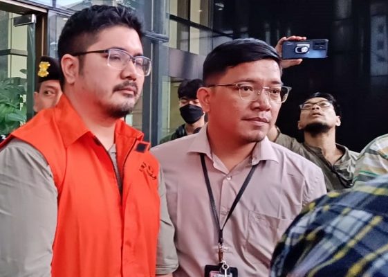 Korupsi APD Kemenkes Beli Pabrik Air Minum Kemasan Rp60 Miliar?