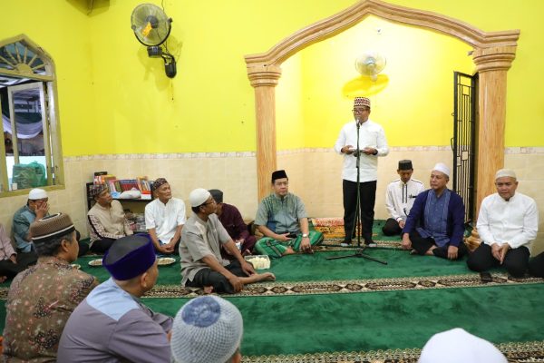 Pj. Gubernur Samsudin Bersilaturahmi dan Bernostalgia dengan Warga di Lingkungan Perumahan Bataranila