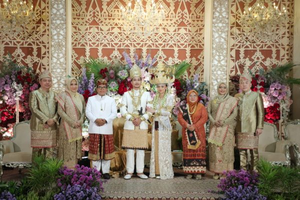 Samsudin dan Istri Hadiri Acara Begawi Agung dan Resepsi Pernikahan Muhammad Dhira Wicaksana Balaw dan Yunianty Efendy