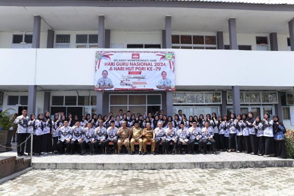 Pj Gubernur Samsudin Beri Motivasi agar Para Guru Tetap Semangat Beri Karya Terbaik untuk Mencerdaskan Anak Bangsa