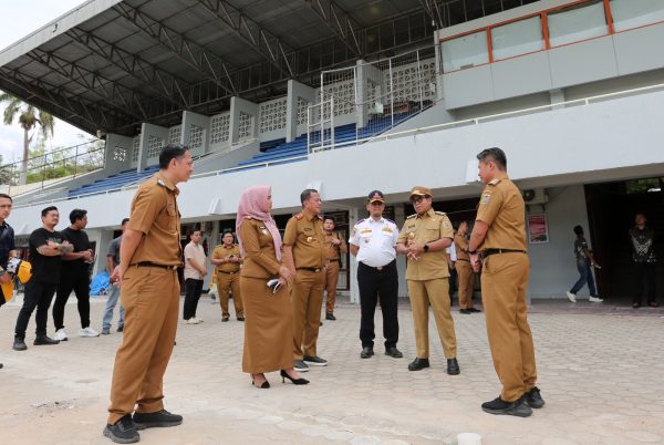 Samsudin Tinjau Progres Revitalisasi Stadion Pahoman