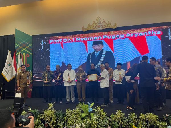 Bupati Terpilih Tulang Bawang Raih Penghargaan Perpadi Award