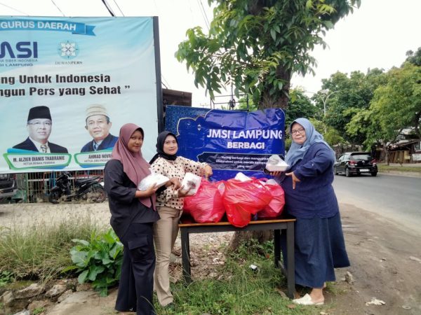 Tak Lelah Berbagi, Masyarakat Doakan “Jumat Berkah” JMSI Lampung Berkah