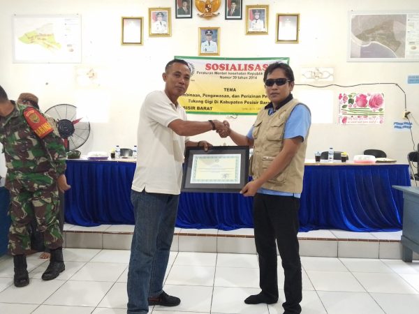 Sosialisasi Permenkes Nomor 39 Tahun 2014, DPP Hofagi Serahkan Piagam Penghargaan Pelayanan Terbaik Untuk Pekon Biha