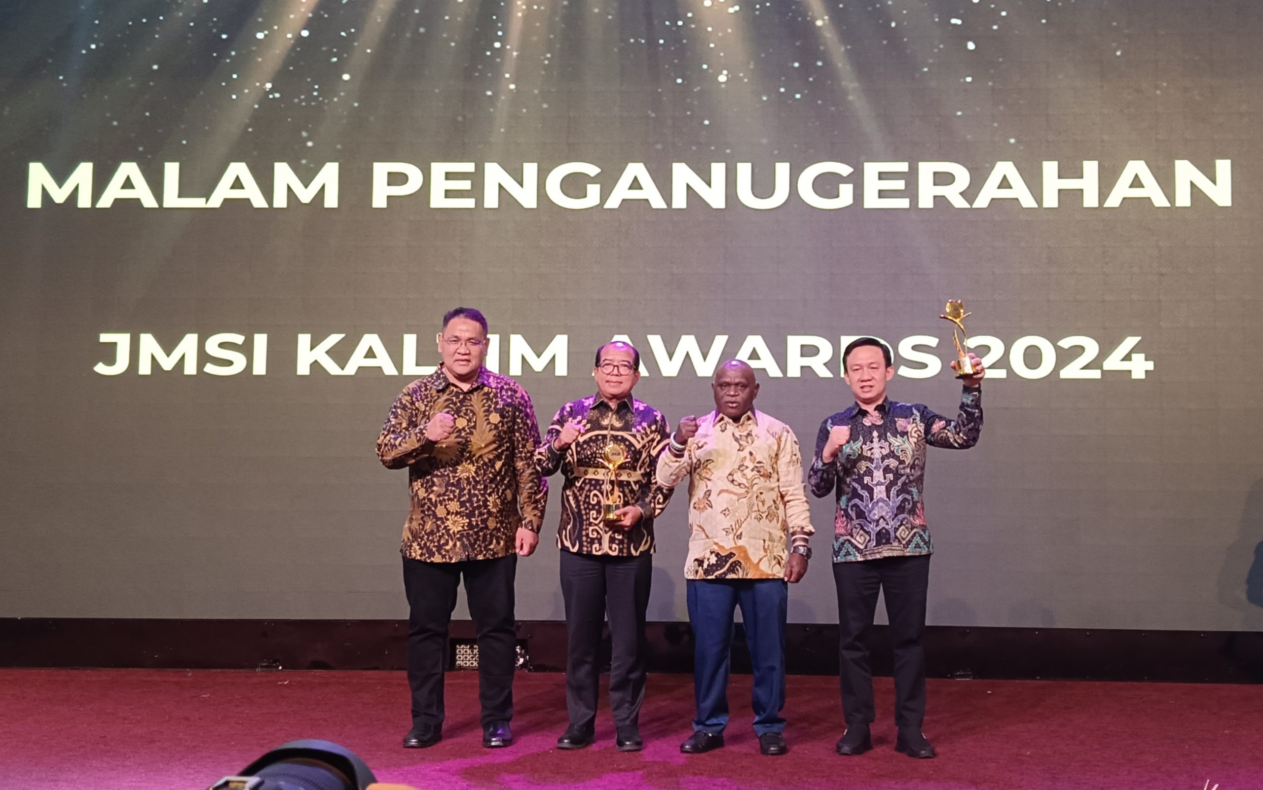 Pj Gubenur Lampung Samsudin dan Pj Bupati Pringsewu Marindo Terima JMSI Award Tokoh Nasional 2024