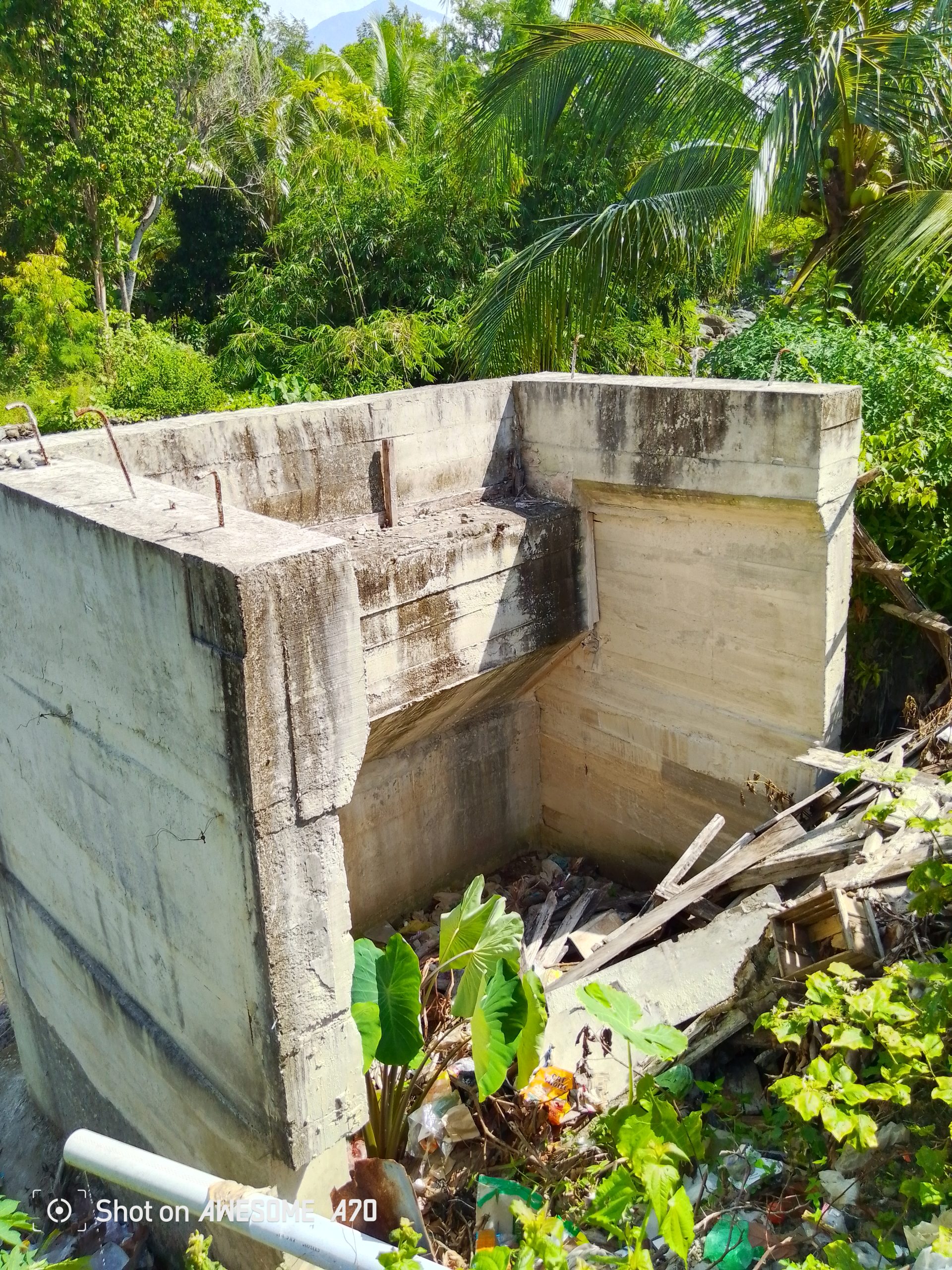Jembatan Penghubung Pekon Kusa dan Pekon Klungu Mangkrak, Warga Kecewa