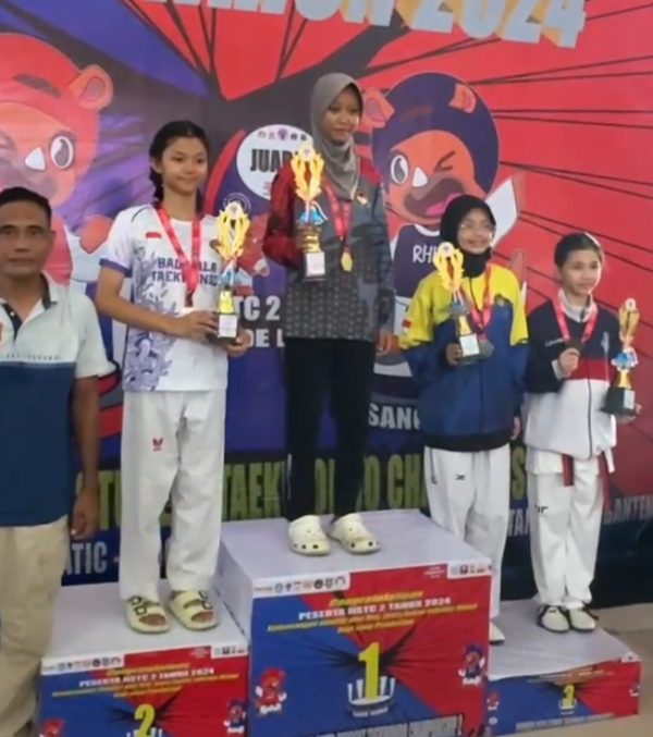 Siswi SMPN 22 Bandar Lampung Arina Olivia Meysun Raih Medali Emas Kejurnas Taekwondo di Banten