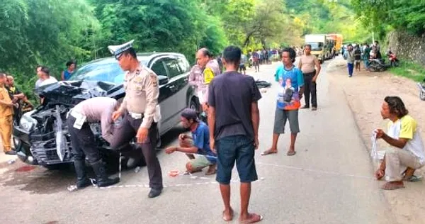 Mobil Dinas Kajari Timor Tengah Tambrak Pasutri Hingga Tewas