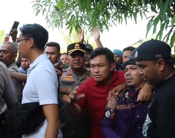 Cabuli Tiga Santriwati Hingga Hamil Pimpinan Pondok Pesantren Bani Ma’Mun di Cikande Ditangkap Warga Marah Bakar dan Rusak Fasilitas Padepokan