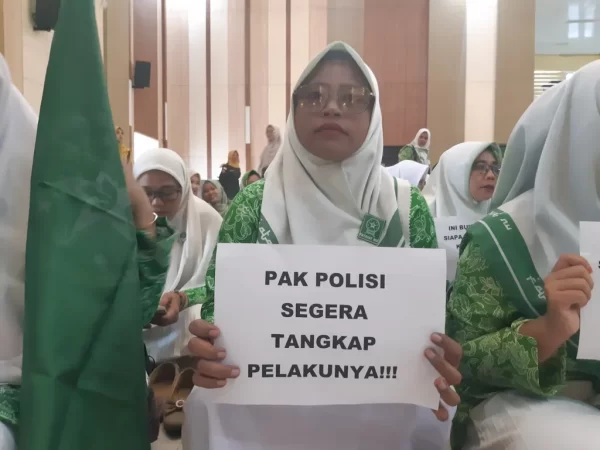 Kasus Pembunuh Riyas Nuraini Belum Terungkap, Ratusan Anggota Fatayat NU Aksi Zikir di Polda Lampung