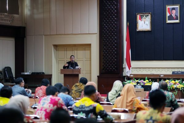 Sekdaprov Fredy Buka Rakor Tim Koordinasi Penanggulangan Kemiskinan Provinsi Lampung Tahun 2024