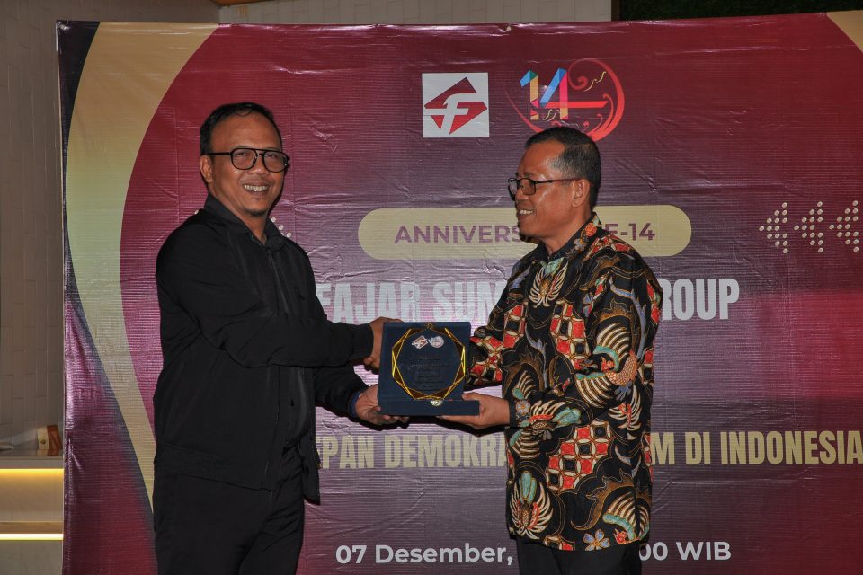 Mirzani Djausal, Marindo Hingga Oyos Saoroso Raih Penghargaan Fajarsumatera