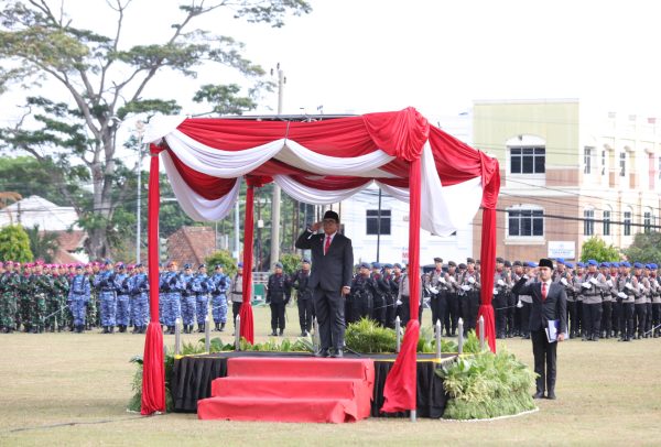 Pj Gubernur Samsudin Jadi Inspektur Upacara Peringatan Hari Pahlawan ke-79 Tahun 2024, Ajak Bangkitkan Semangat Para Pahlawan untuk Runtuhkan Kultur dan Struktur Kemiskinan dan Kebodohan
