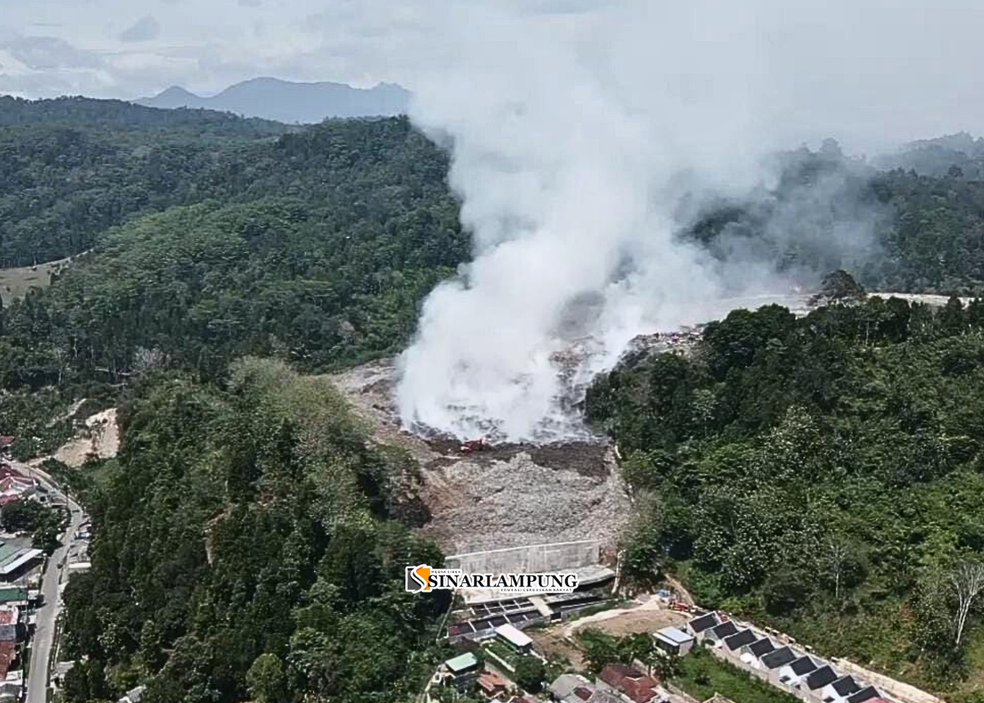 Kebakaran TPA Bakung, Walhi: Wujud Pengelolaan Sampah Yang Buruk