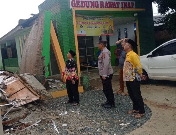 Baru Selesai Dibangun Overstek Puskesmas Kalirejo Lampung Tengah Ambruk