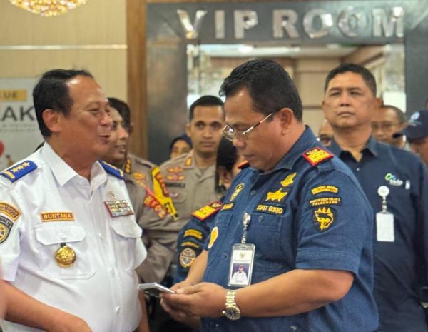 Pantau Posko Nataru di Pelabuhan Bakauheni, Wamenhub: Arus Penyeberangan Jawa-Sumatera Aman dan Lancar