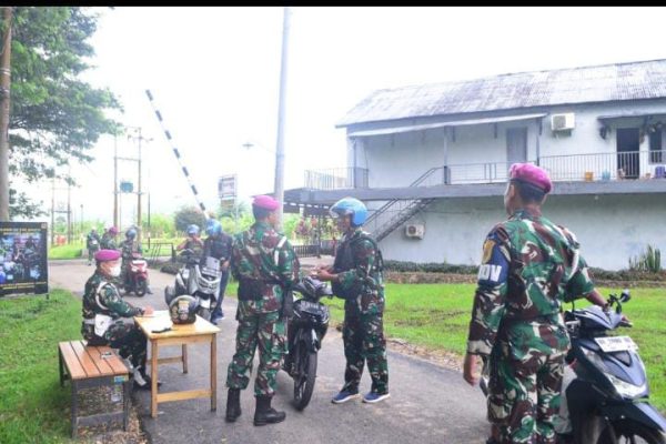 Provost dan Intel Yonif 9 Marinir Razia Prajurit yang Tak Tertib Lalu Lintas