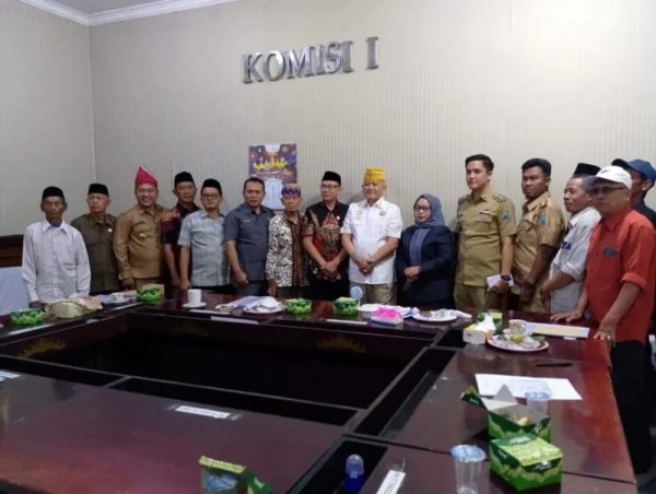 Datangi DPRD, Warga Way Huwi Tuntut Klaim HGB Lahan PT BTS Dibatalkan