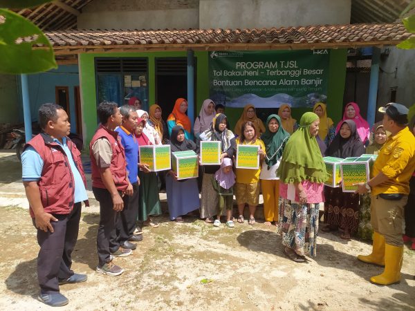 HKA dan BTB Toll Beri Bantuan Korban Banjir di Lamteng dan Lamsel