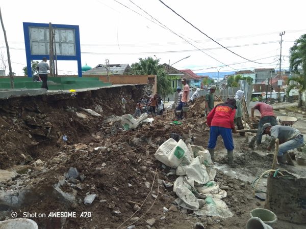 Ambrolnya Talud Penahan Patung Soekarno Kota Agung Dalam Proyek RTH Karena Tak Sesuai Spek Anggaran Rp3,2 Miliar?