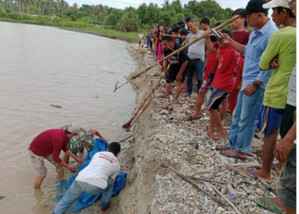 Heboh Mayat Dikira Boneka di Tepi Pantai Keramat Lampung Selatan