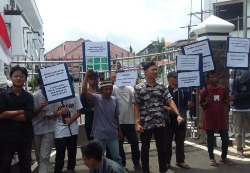 Massa Desak Kejati Usut Korupsi Tiga Proyek Kantor BPPW Lampung Rp13 Miliar
