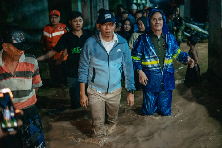 Respon Cepat Mirzani-Jihan Tinjau Banjir dan kirim Bantuan, Bandar Lampung Butuh Penanganan Serius