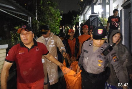 Banjir Bandar Lampung, Suami Isteri Tewas Tertimbun Tembok Rumah Yang Roboh di Gedung Air