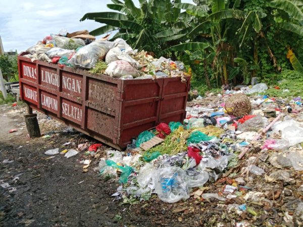 Kelola Rp14 Miliar, Dinas Lingkungan Hidup Lampung Selatan Biarkan Sampah Menumpuk