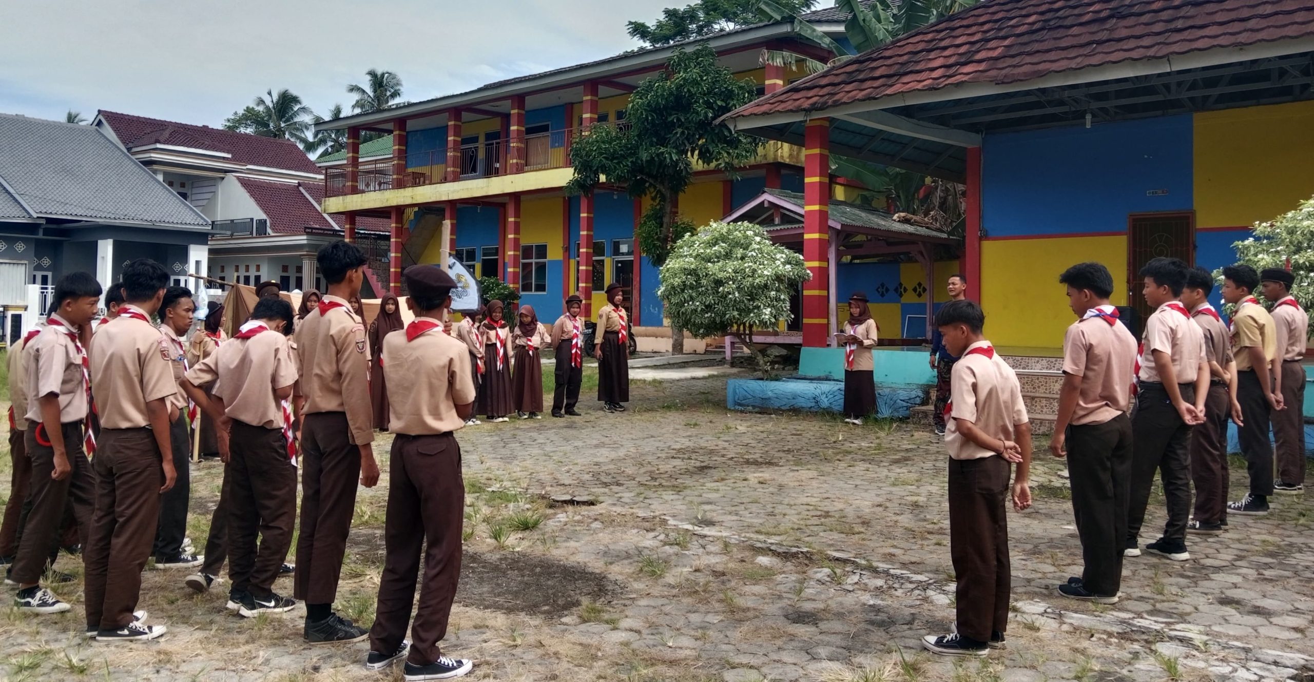 Siswa/i SMP Al Qolam Gelar Persami, Sambut Ramadhan dengan Semangat Pramuka