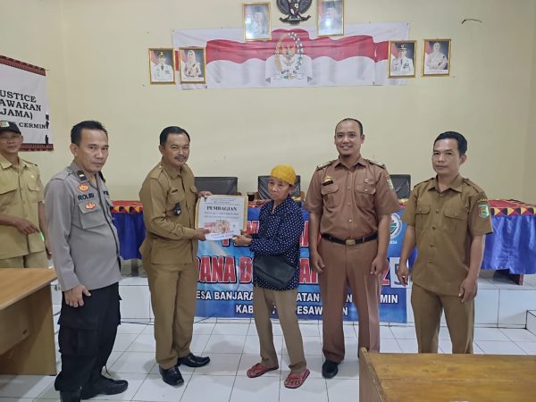 Pembagian BLT Dana Desa Tahap Pertama di Desa Banjaran Berjalan Lancar