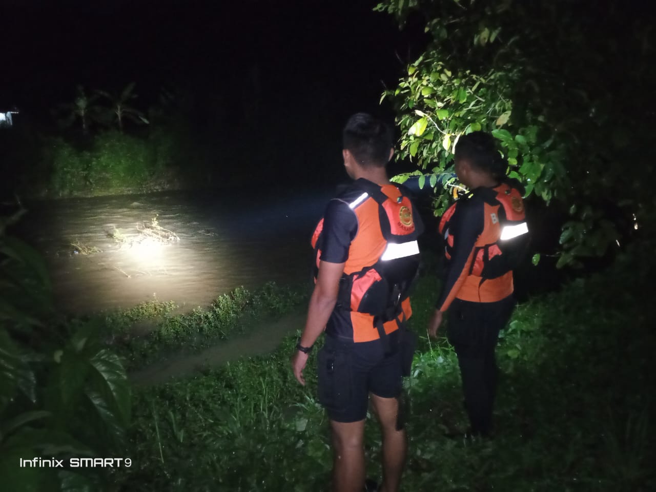 Lagi Asyik Main Di Sungai Way Sabu, Mahasiswa KKN Hilang Disapu Banjir Bandang