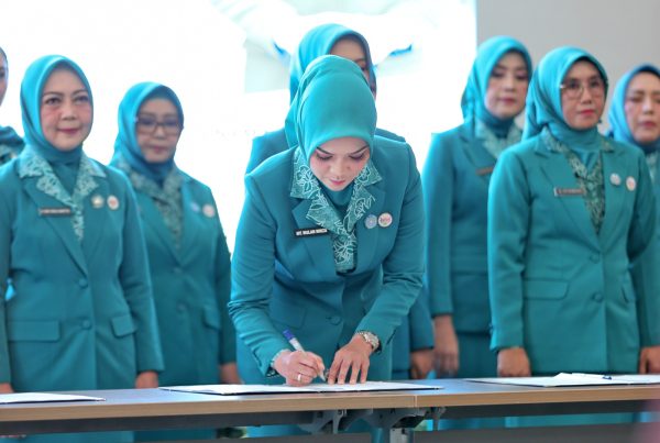 Purnama Wulan Sari Mirza Lantik Ketua TP PKK dan Ketua Tim Pembina Posyandu 13 Kabupaten/Kota