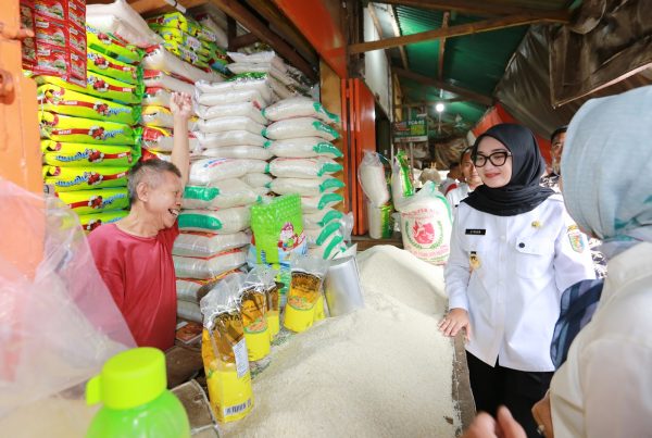 Jelang Ramadhan, Wagub Jihan Pantau Harga dan Ketersediaan Bahan Kebutuhan Pokok di Pasar Kangkung