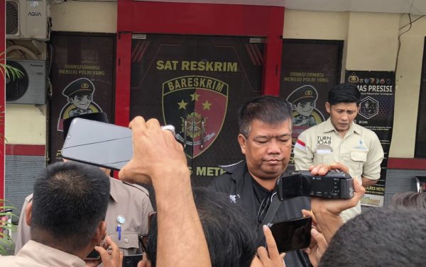 Pelaku Utama Pembunuh Bebas Berkeliaran, Keluarga Datangi Polres Kota Metro