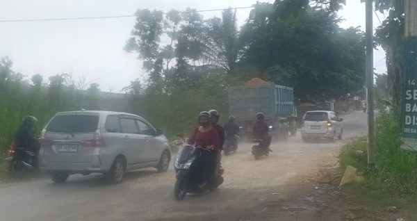 Aktivitas Angkutan Galian C di Sukabumi Resahkan Warga