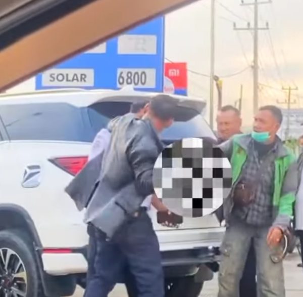 Pria Jaket Hitam Viral Mau Tusuk Orang Pakai Badik di SPBU Rajabasa Ditangkap